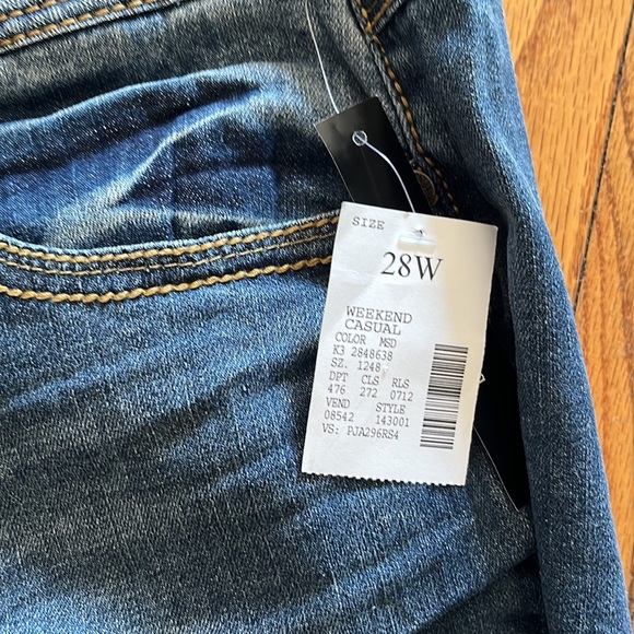🦋🥶”Sale”Nwt Gorgeous denim bootcut jeans with studs on back pocket.. - Picture 2 of 5